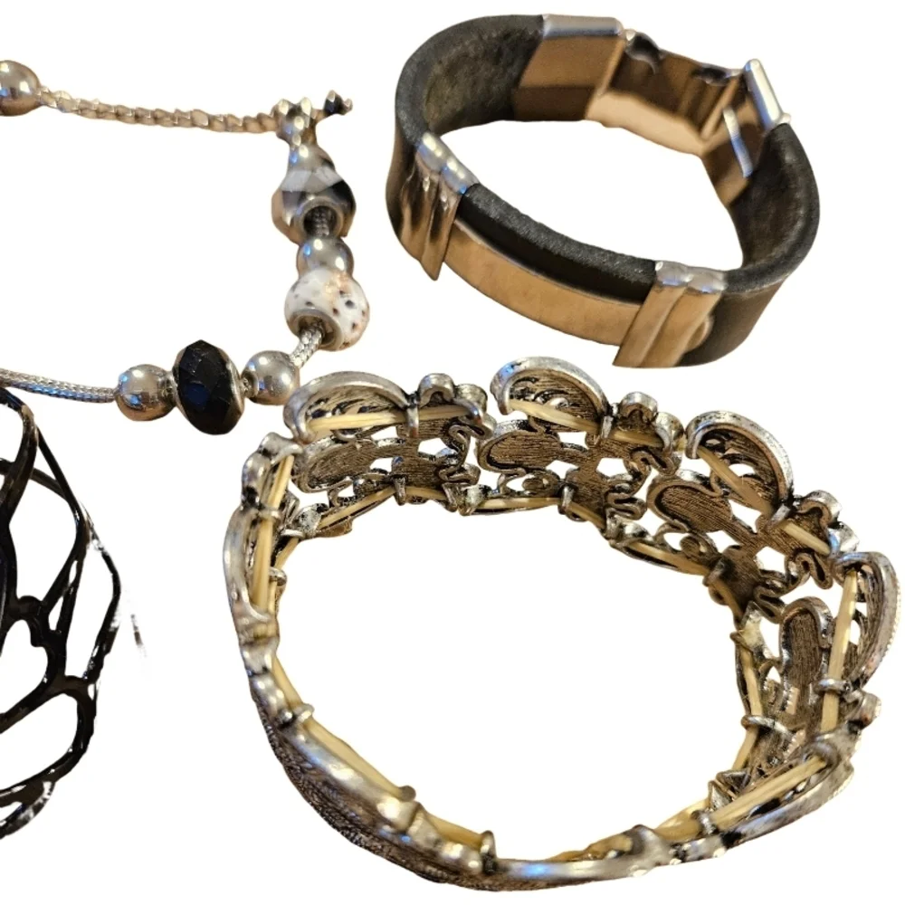 Lot 6 Pieces Bracelets 2 with Charms Assorted